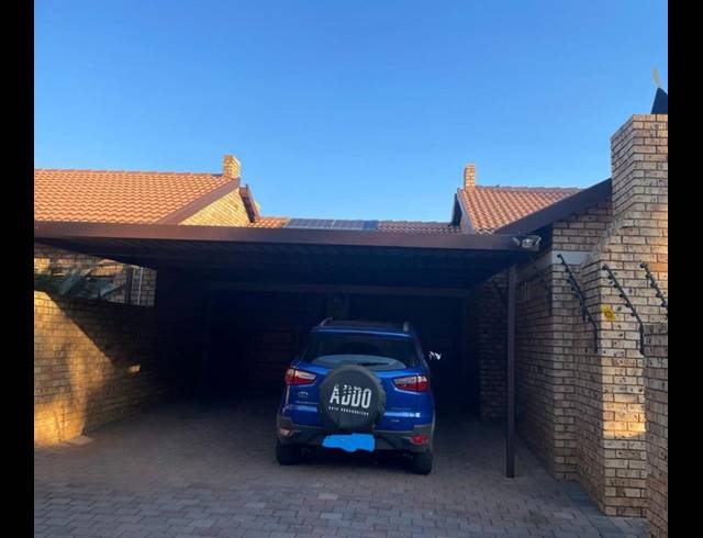 2 BEDROOM TOWNHOUSE FOR SALE IN SINOVILLE